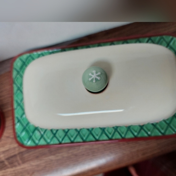 Giftcraft Pioneer-style Holiday Cream Pitcher and Butter Dish - Picture 5 of 11